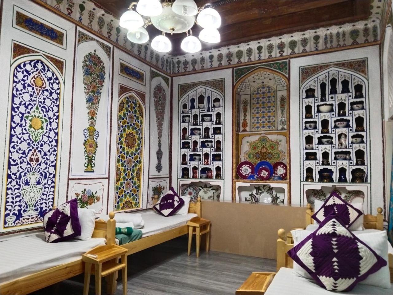 Hotel Rizqiro'Z Boutique บูคารา ภายนอก รูปภาพ